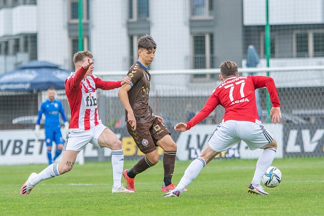 英超第8輪埃弗頓1-3曼聯 B費兩射一傳卡瓦尼替補打進處子球.